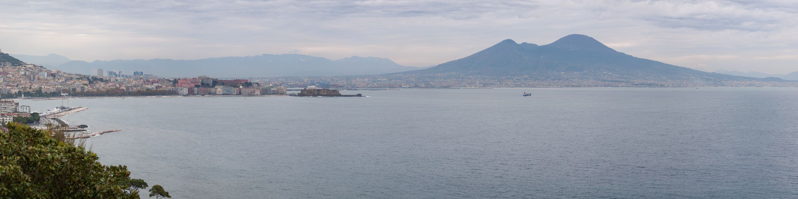 Il Golfo di Napoli con il Vesuvio